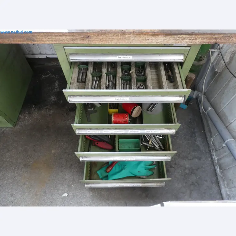 Máquinas de moldagem por injeção, máquinas CNC e linhas de montagem para elementos de aquecimento e componentes automóveis-1