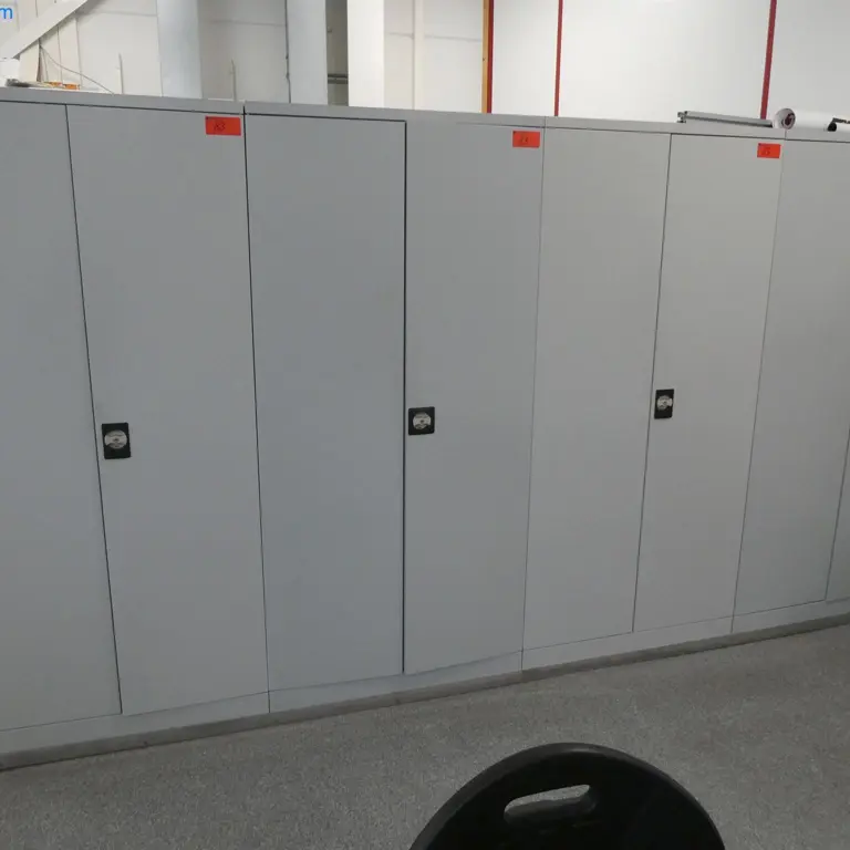 4 Armários em chapa de aço