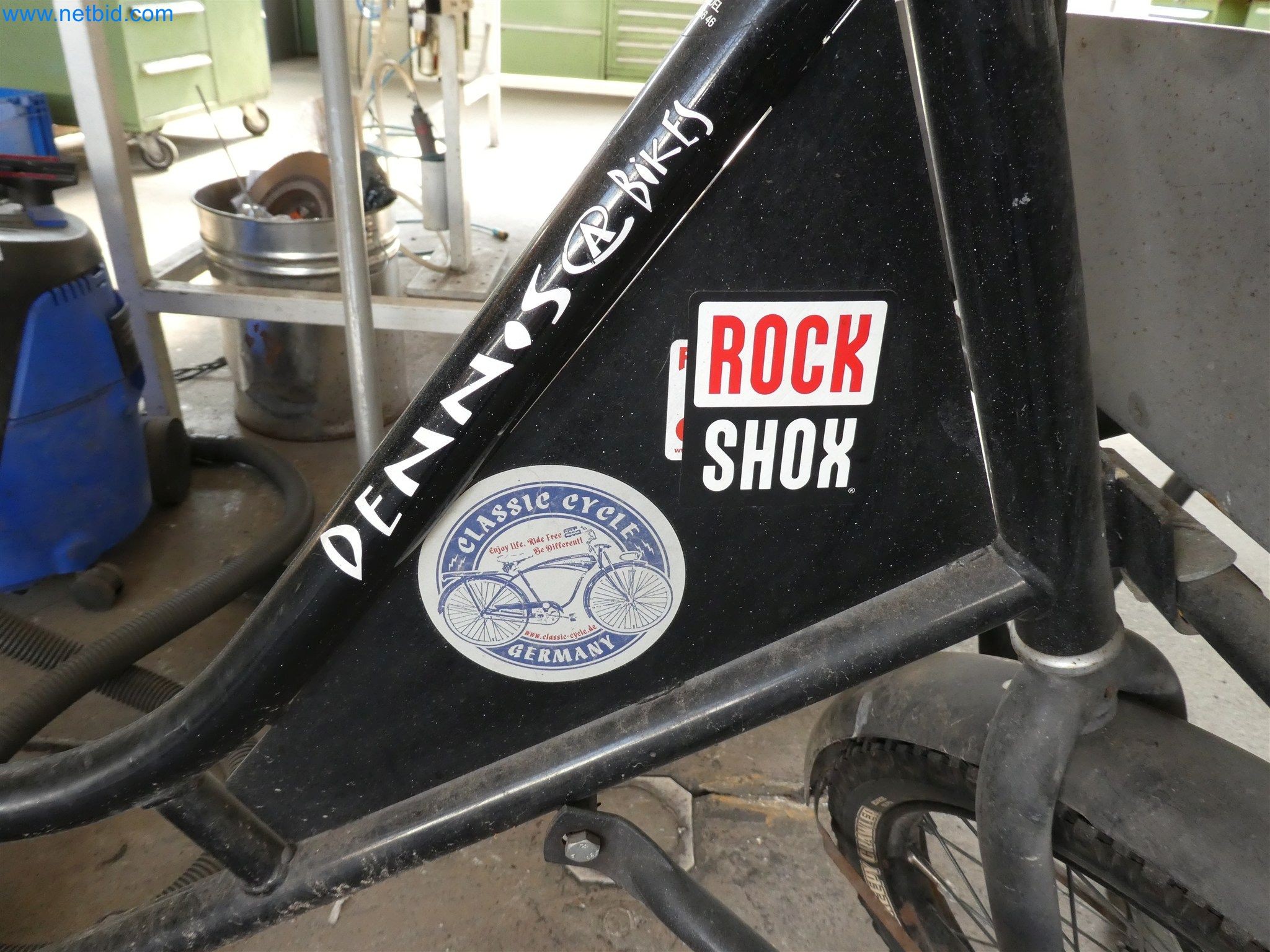 Máquinas de moldeo por inyección, máquinas CNC y líneas de montaje para elementos calefactores y componentes de automoción-1