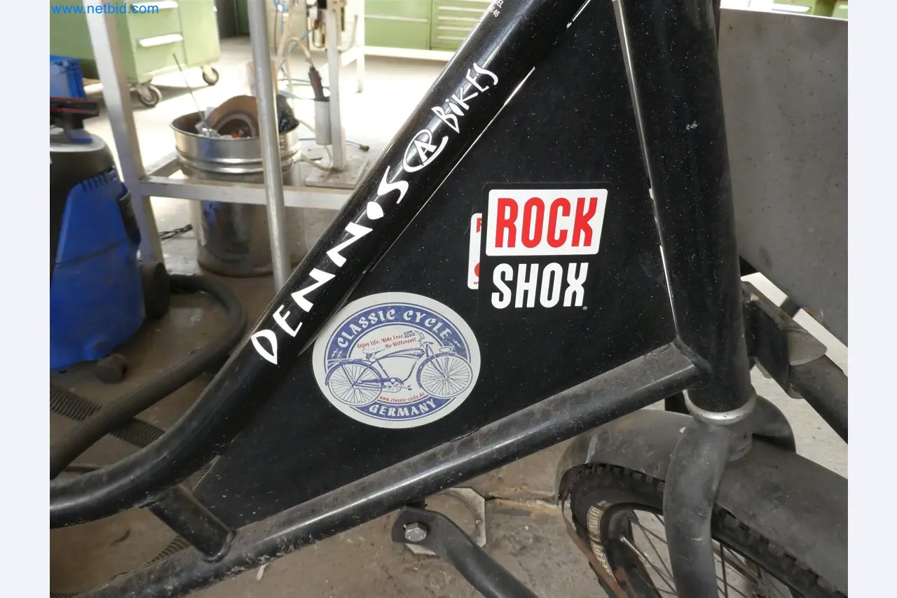 Máquinas de moldeo por inyección, máquinas CNC y líneas de montaje para elementos calefactores y componentes de automoción-1