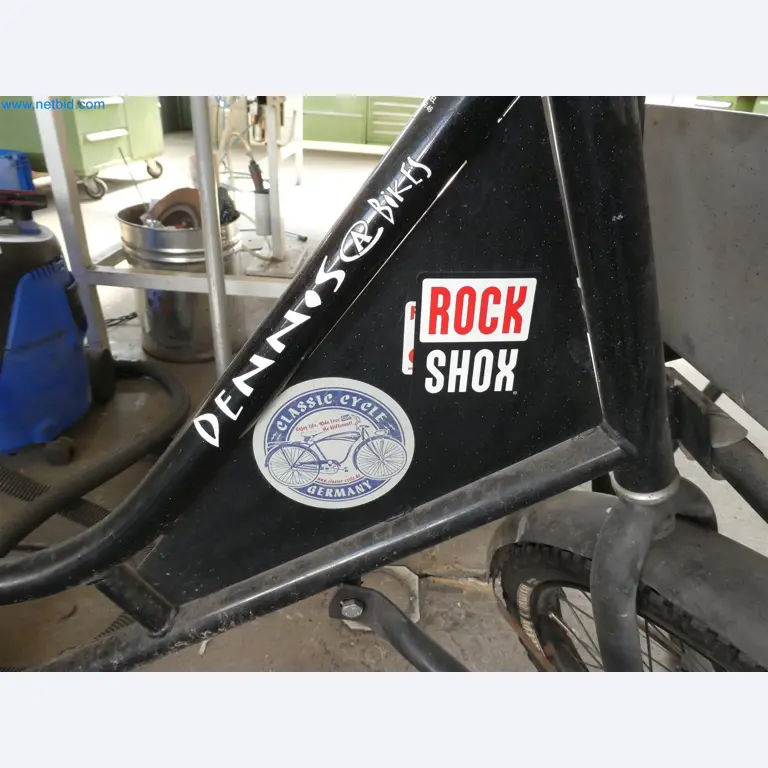 Máquinas de moldeo por inyección, máquinas CNC y líneas de montaje para elementos calefactores y componentes de automoción-1