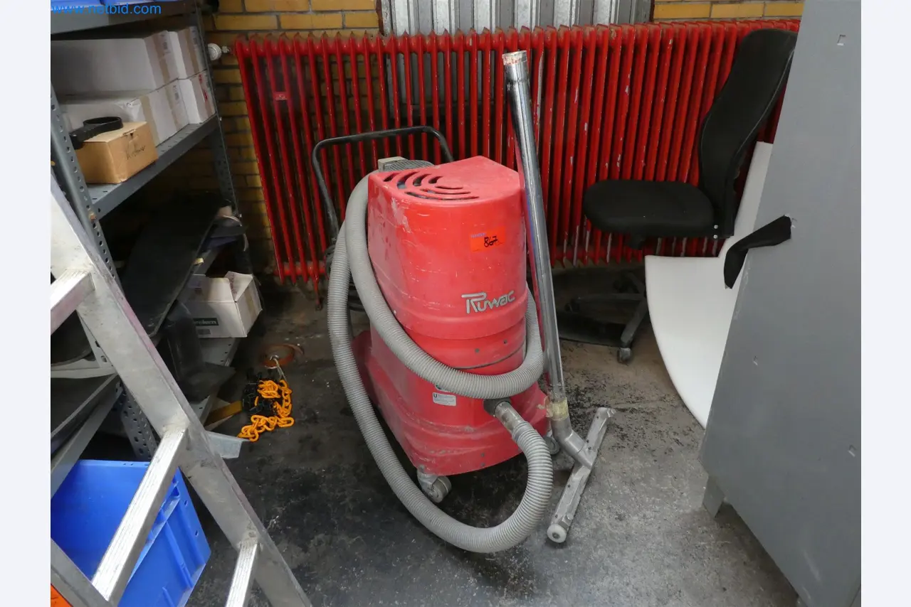 Máquinas de moldeo por inyección, máquinas CNC y líneas de montaje para elementos calefactores y componentes de automoción-1