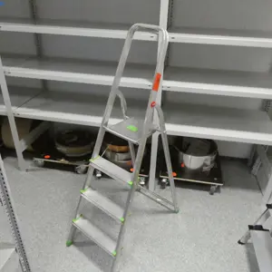 Escada dobrável em alumínio Hailo