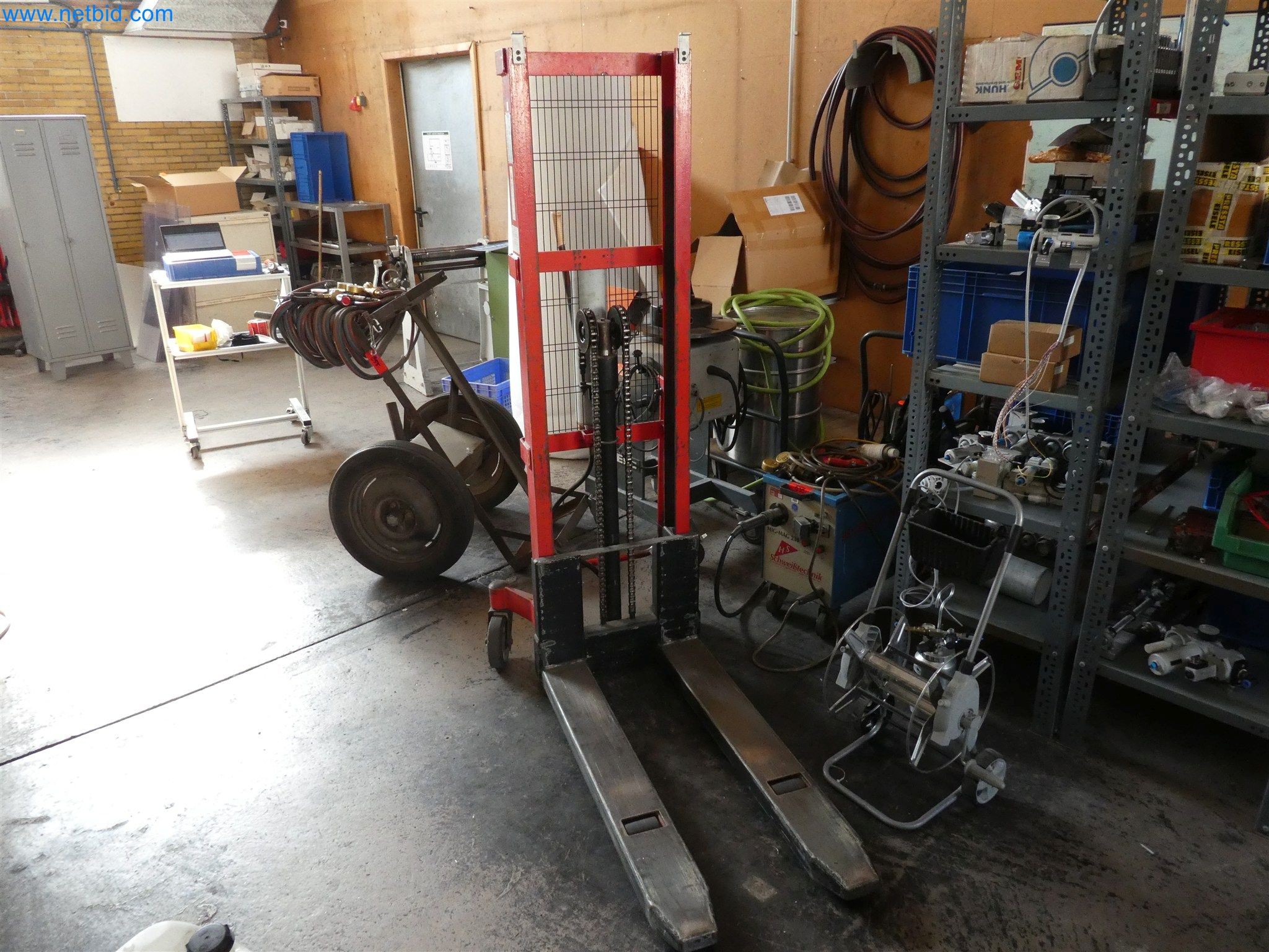 Máquinas de moldeo por inyección, máquinas CNC y líneas de montaje para elementos calefactores y componentes de automoción-1