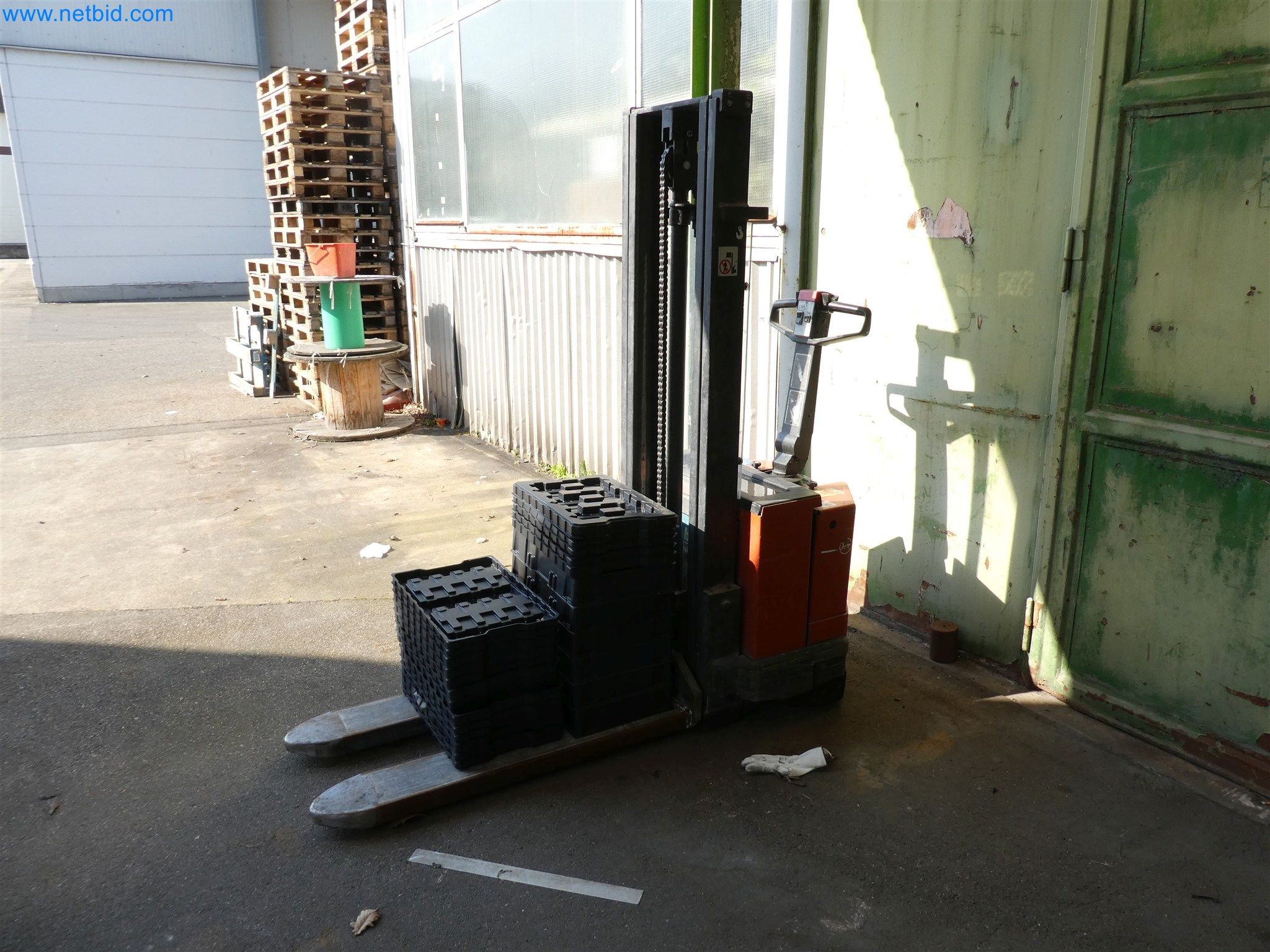 Máquinas de moldeo por inyección, máquinas CNC y líneas de montaje para elementos calefactores y componentes de automoción-1