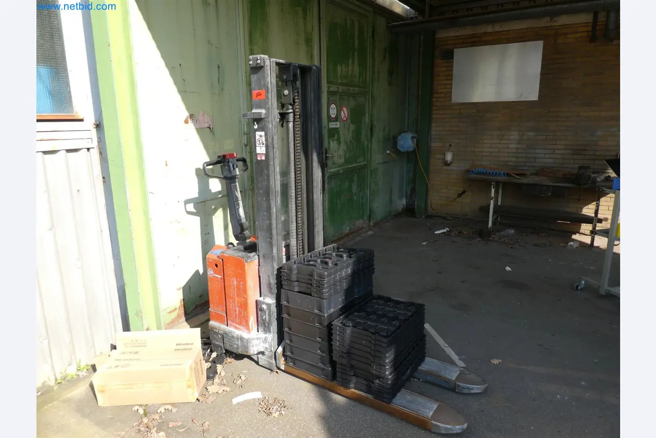 Máquinas de moldeo por inyección, máquinas CNC y líneas de montaje para elementos calefactores y componentes de automoción-2