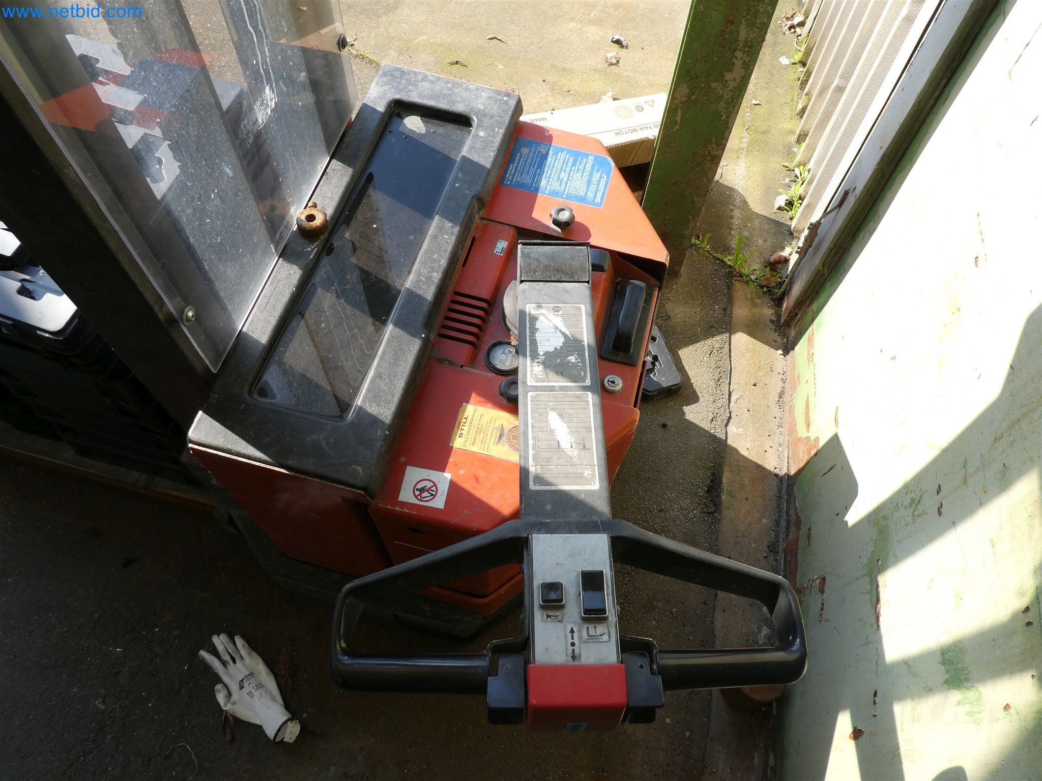 Máquinas de moldeo por inyección, máquinas CNC y líneas de montaje para elementos calefactores y componentes de automoción-3