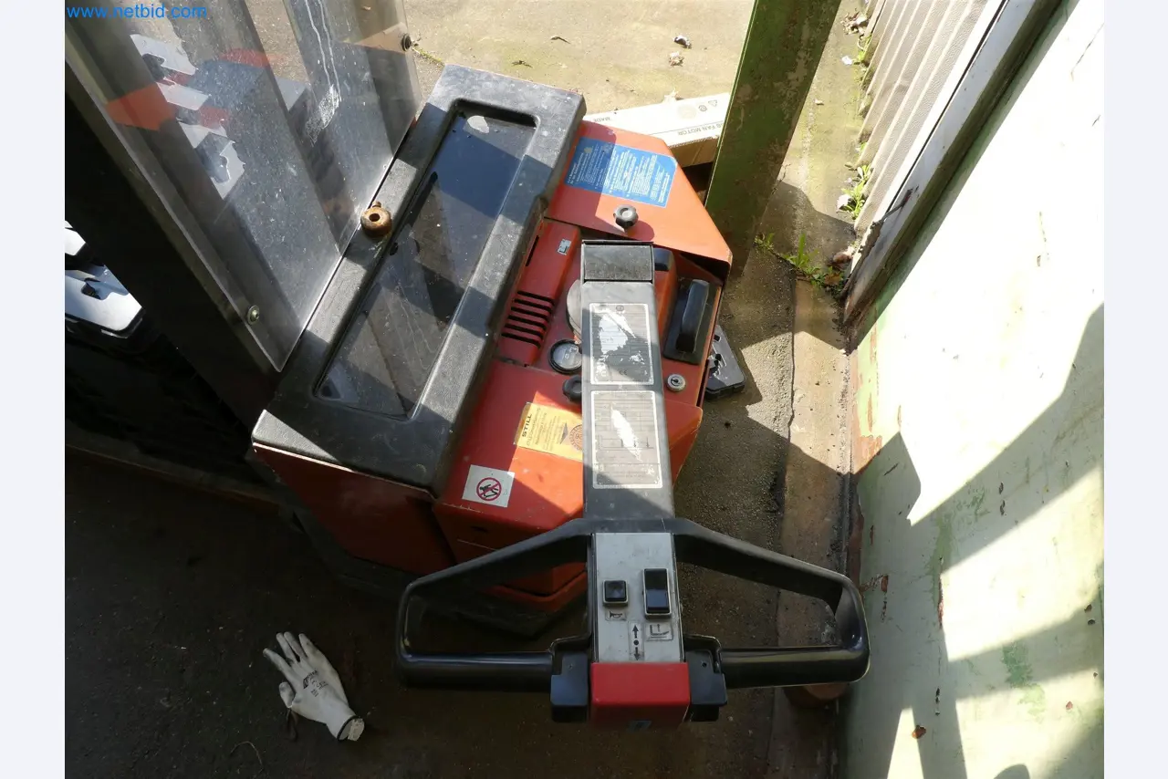 Máquinas de moldeo por inyección, máquinas CNC y líneas de montaje para elementos calefactores y componentes de automoción-3