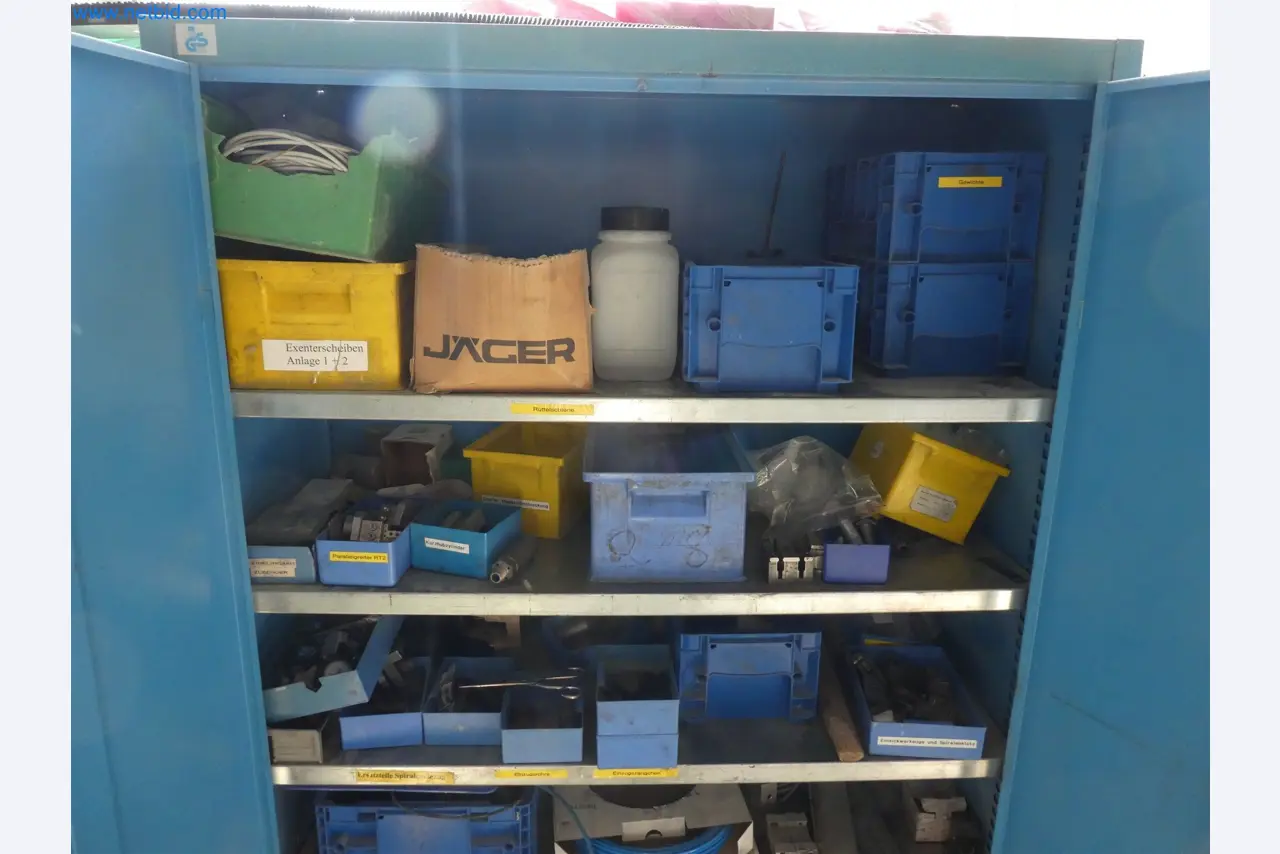 Máquinas de moldeo por inyección, máquinas CNC y líneas de montaje para elementos calefactores y componentes de automoción-2