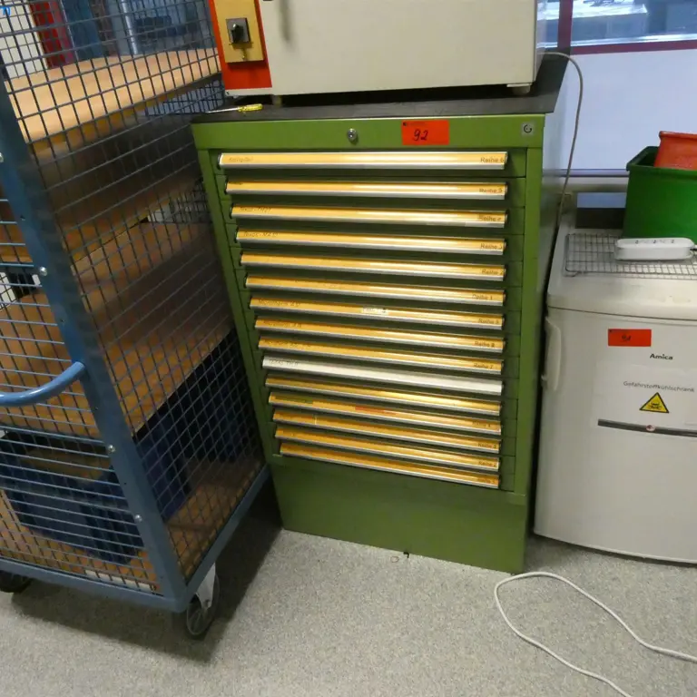 Armário de gavetas telescópico