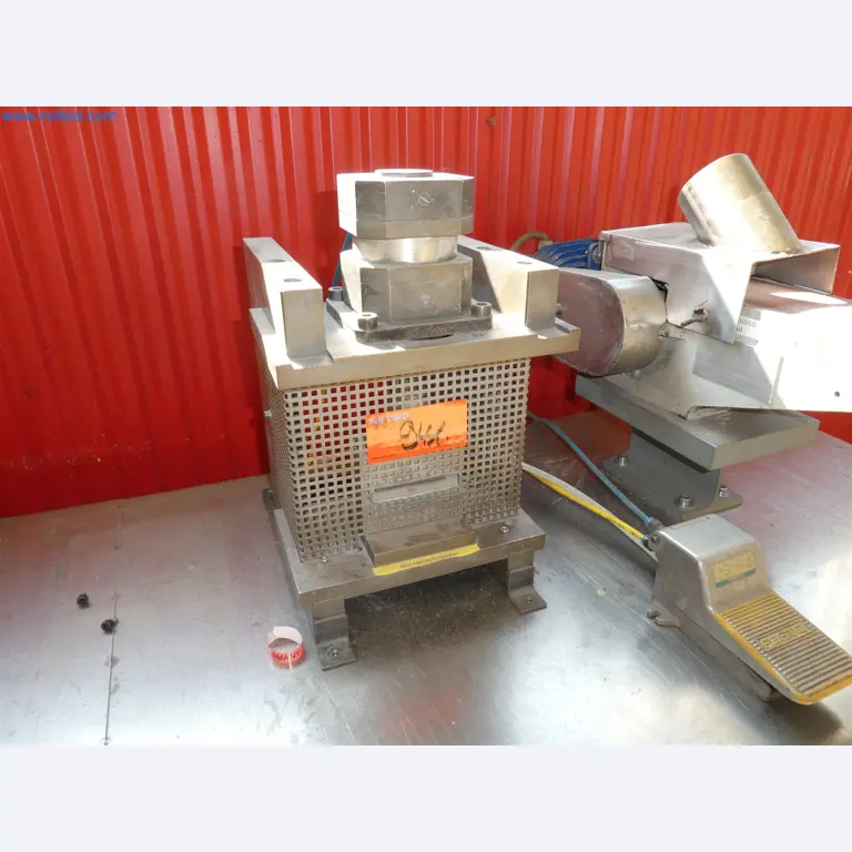 Injection molding machines, CNC machines & assembly lines for heating elements and automotive components-4