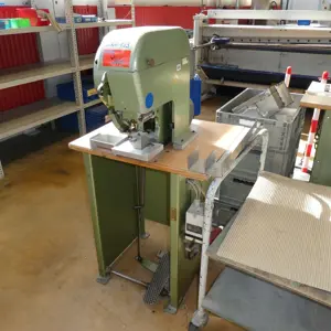 Machine à riveter Hang 103KD