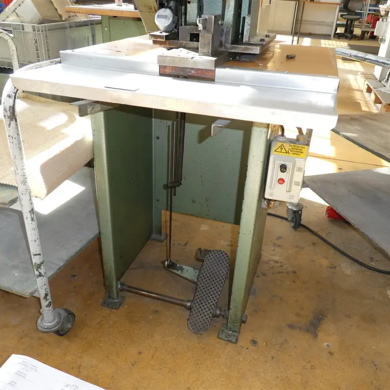 Machine à riveter Hang 103K