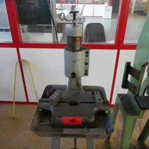 ligne de poinçonnage manuel Wörner