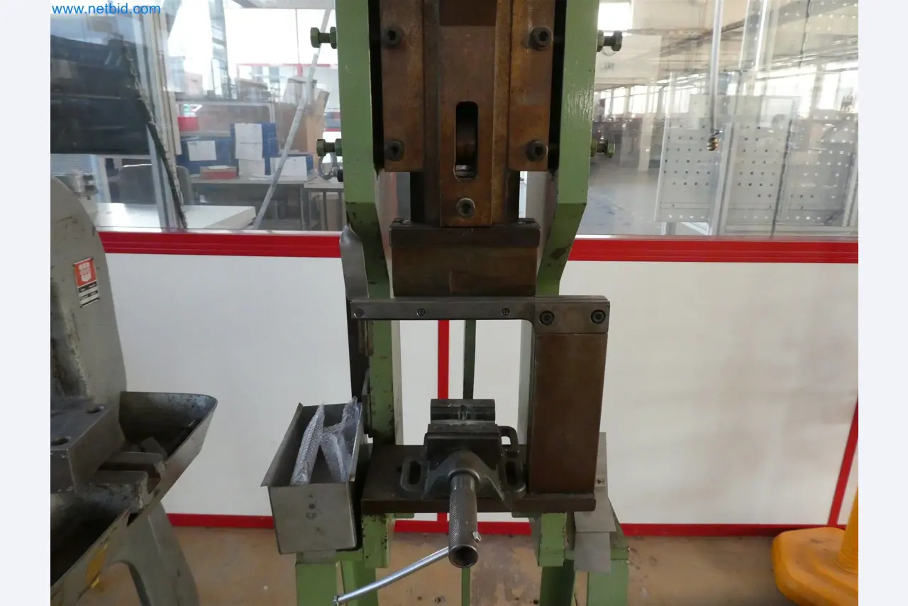 Spritzgießmaschinen, CNC-Maschinen & Montagelinien für Heizelemente und Automotive-Komponenten-2