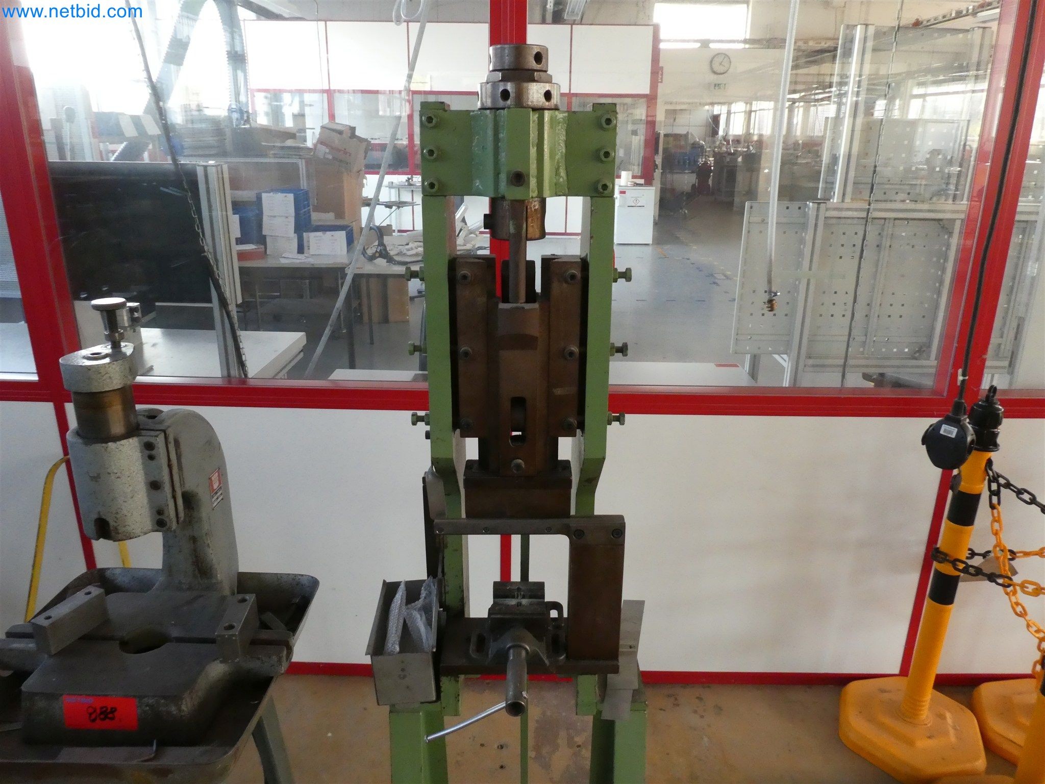 Spritzgießmaschinen, CNC-Maschinen & Montagelinien für Heizelemente und Automotive-Komponenten-4