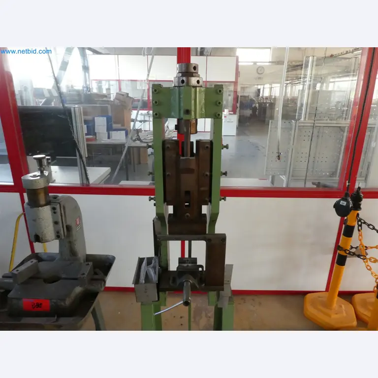 Spritzgießmaschinen, CNC-Maschinen & Montagelinien für Heizelemente und Automotive-Komponenten-4