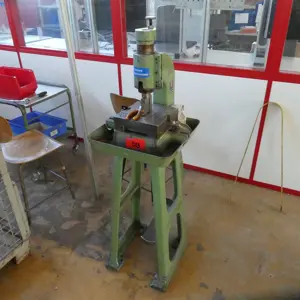 poinçonnage manuel Wörner