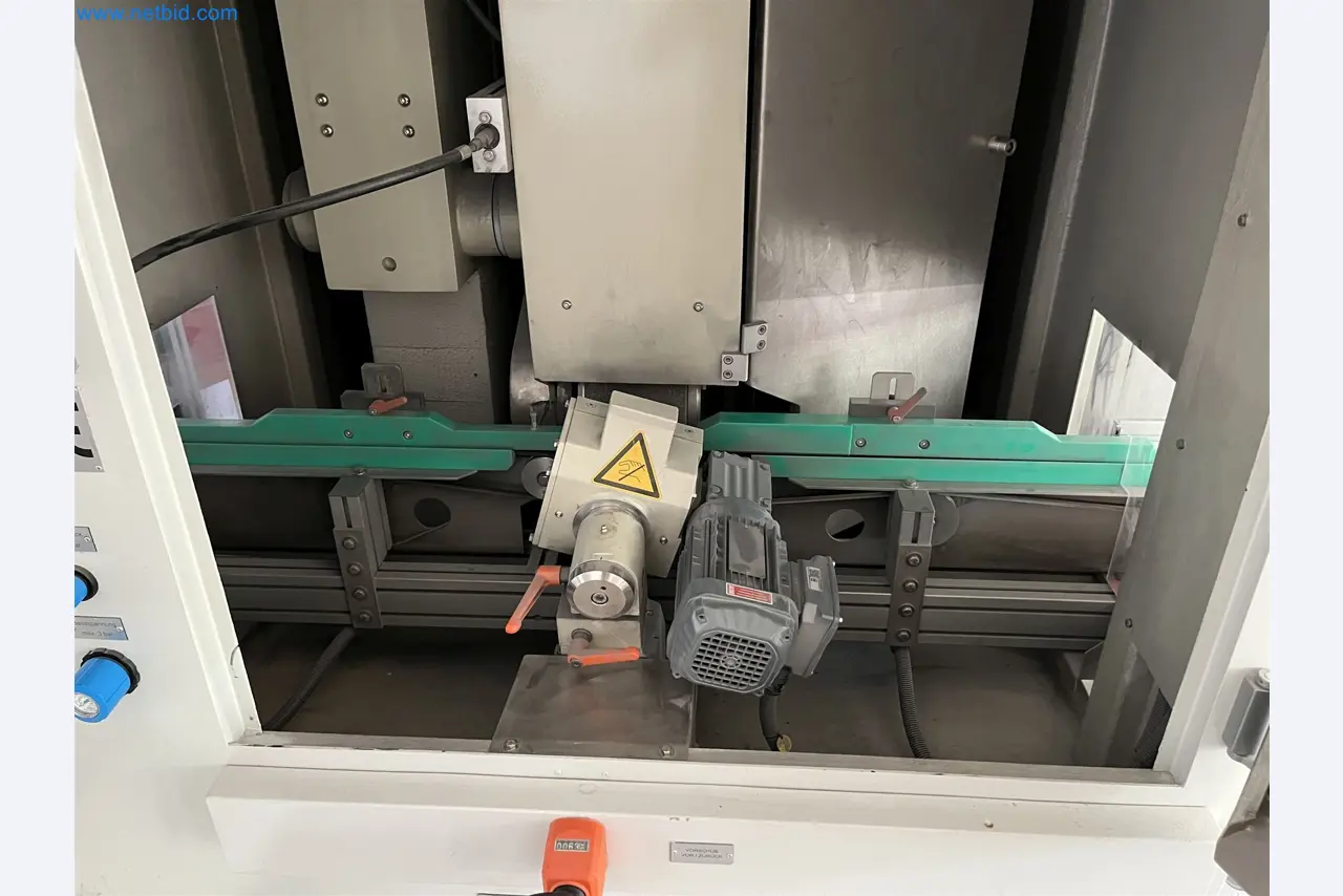 Vstřikovací stroje, CNC stroje a montážní linky pro topná tělesa a automobilové komponenty-4