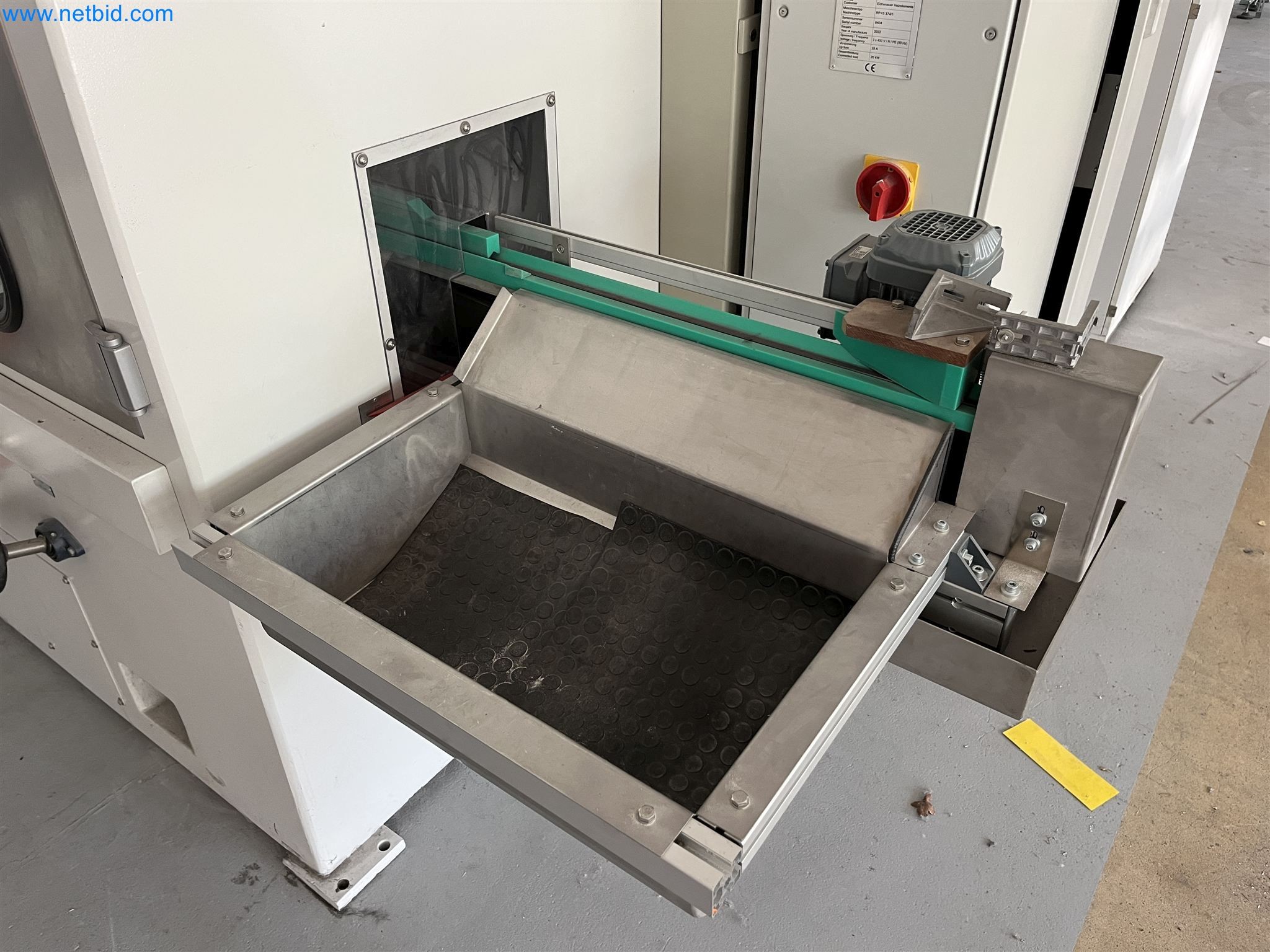 Vstřikovací stroje, CNC stroje a montážní linky pro topná tělesa a automobilové komponenty-5