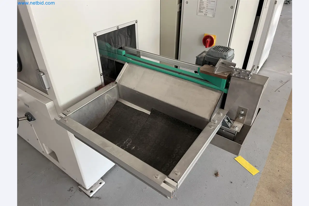 Vstřikovací stroje, CNC stroje a montážní linky pro topná tělesa a automobilové komponenty-5