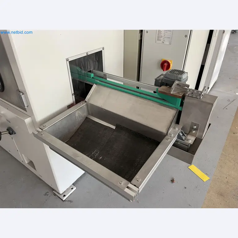 Vstřikovací stroje, CNC stroje a montážní linky pro topná tělesa a automobilové komponenty-5
