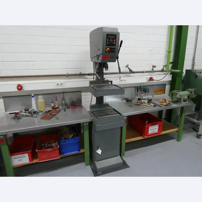 Machines de moulage par injection, machines CNC & lignes d'assemblage pour les éléments chauffants et les composants automobiles-1