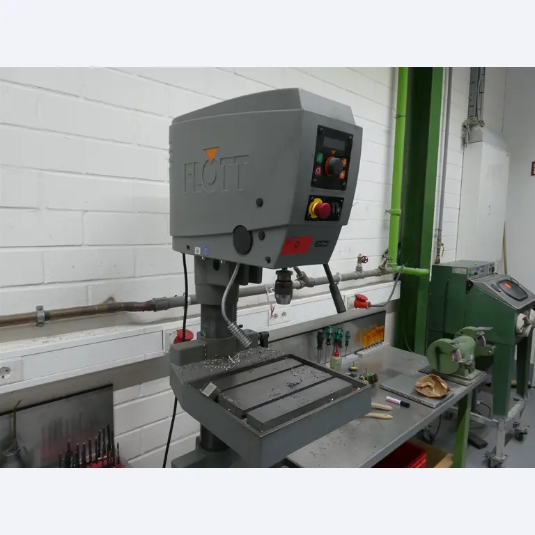 Machines de moulage par injection, machines CNC & lignes d'assemblage pour les éléments chauffants et les composants automobiles-2