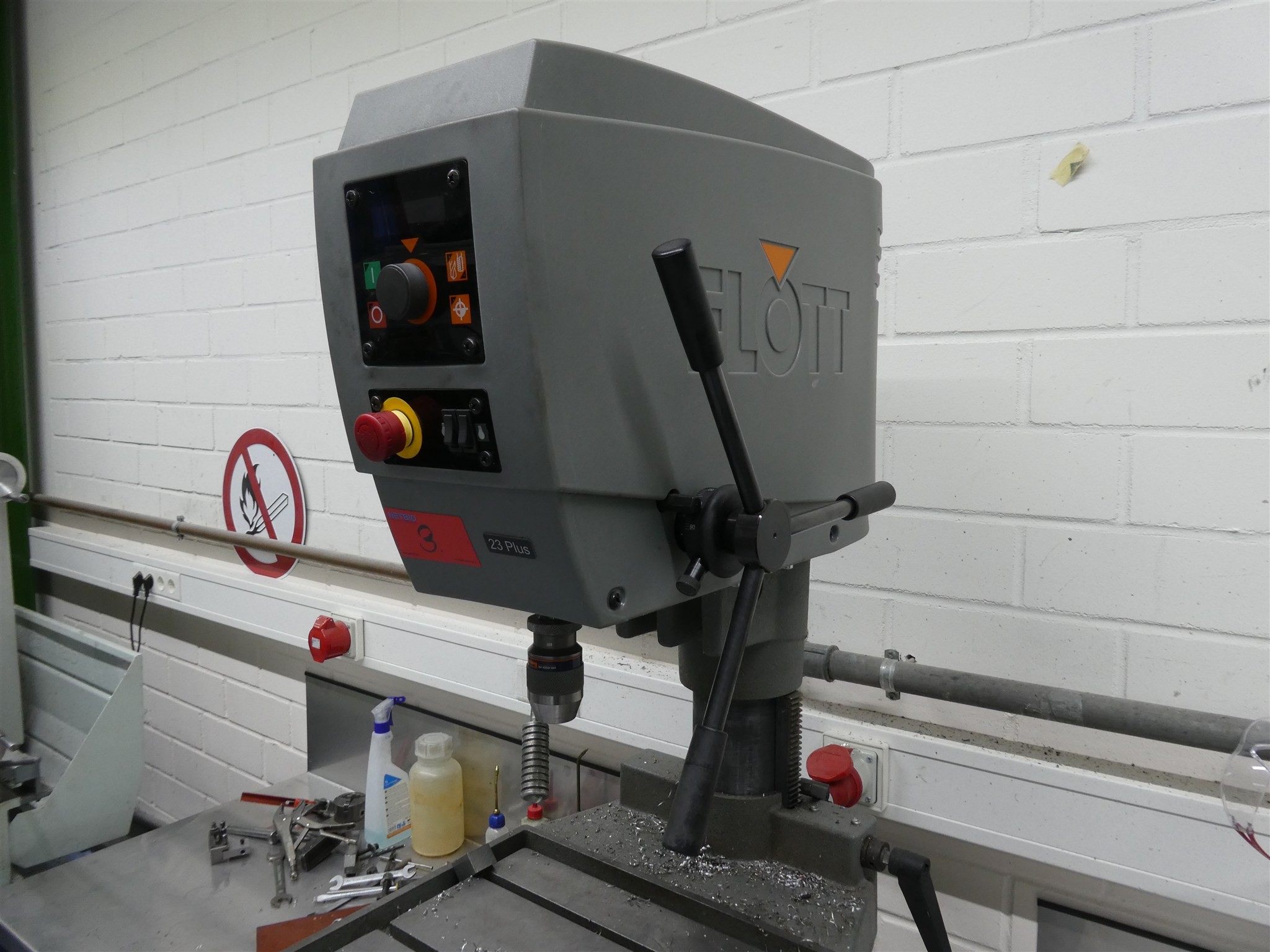 Machines de moulage par injection, machines CNC & lignes d'assemblage pour les éléments chauffants et les composants automobiles-3