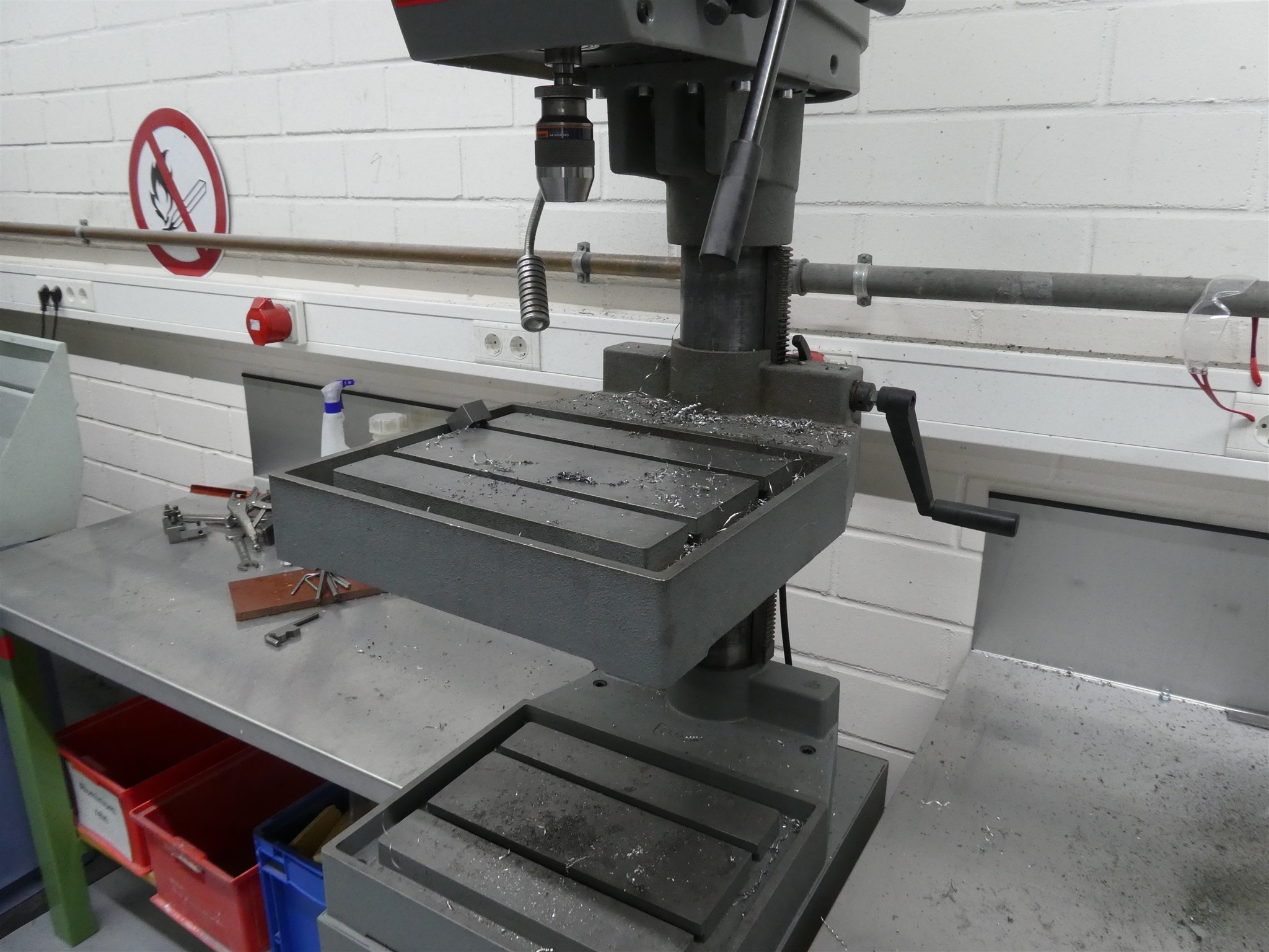 Machines de moulage par injection, machines CNC & lignes d'assemblage pour les éléments chauffants et les composants automobiles-4