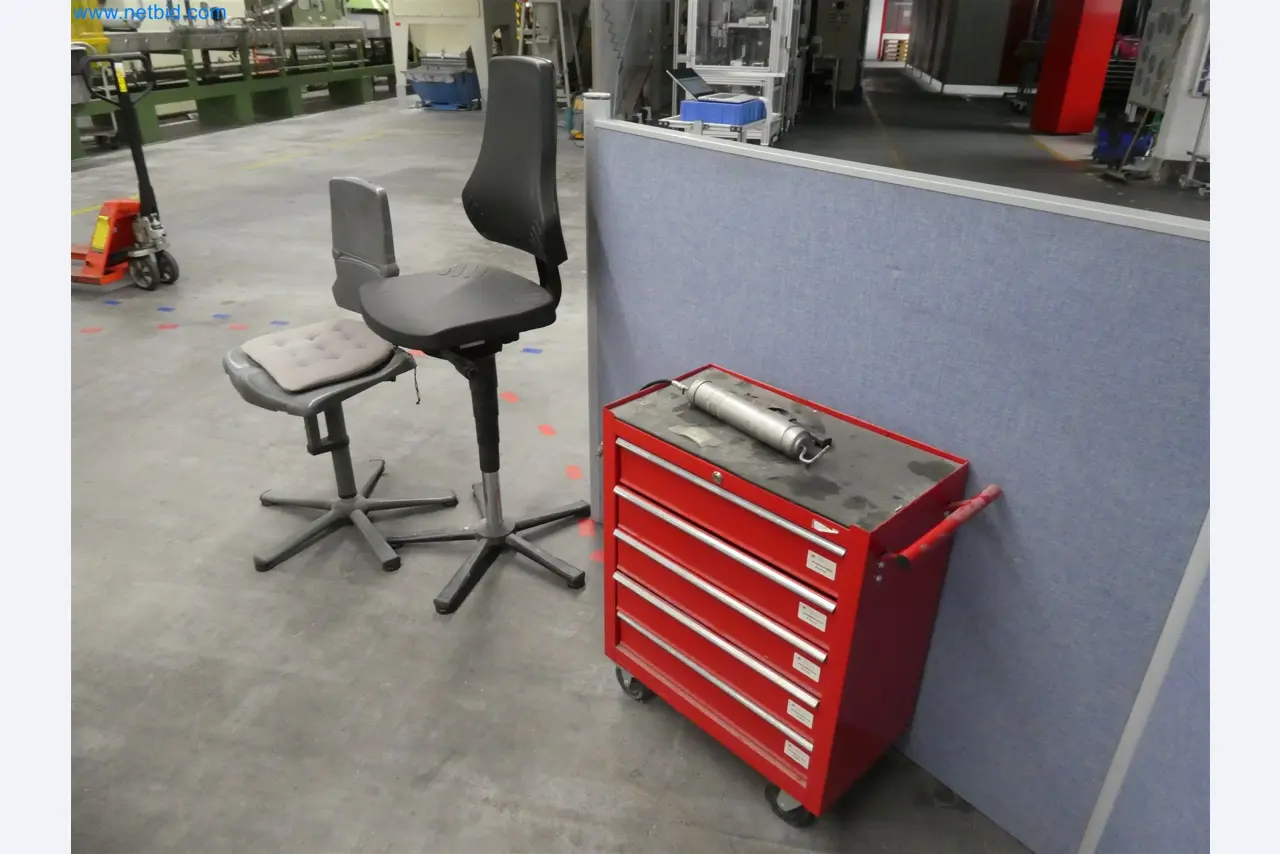 Máquinas de moldagem por injeção, máquinas CNC e linhas de montagem para elementos de aquecimento e componentes automóveis-10