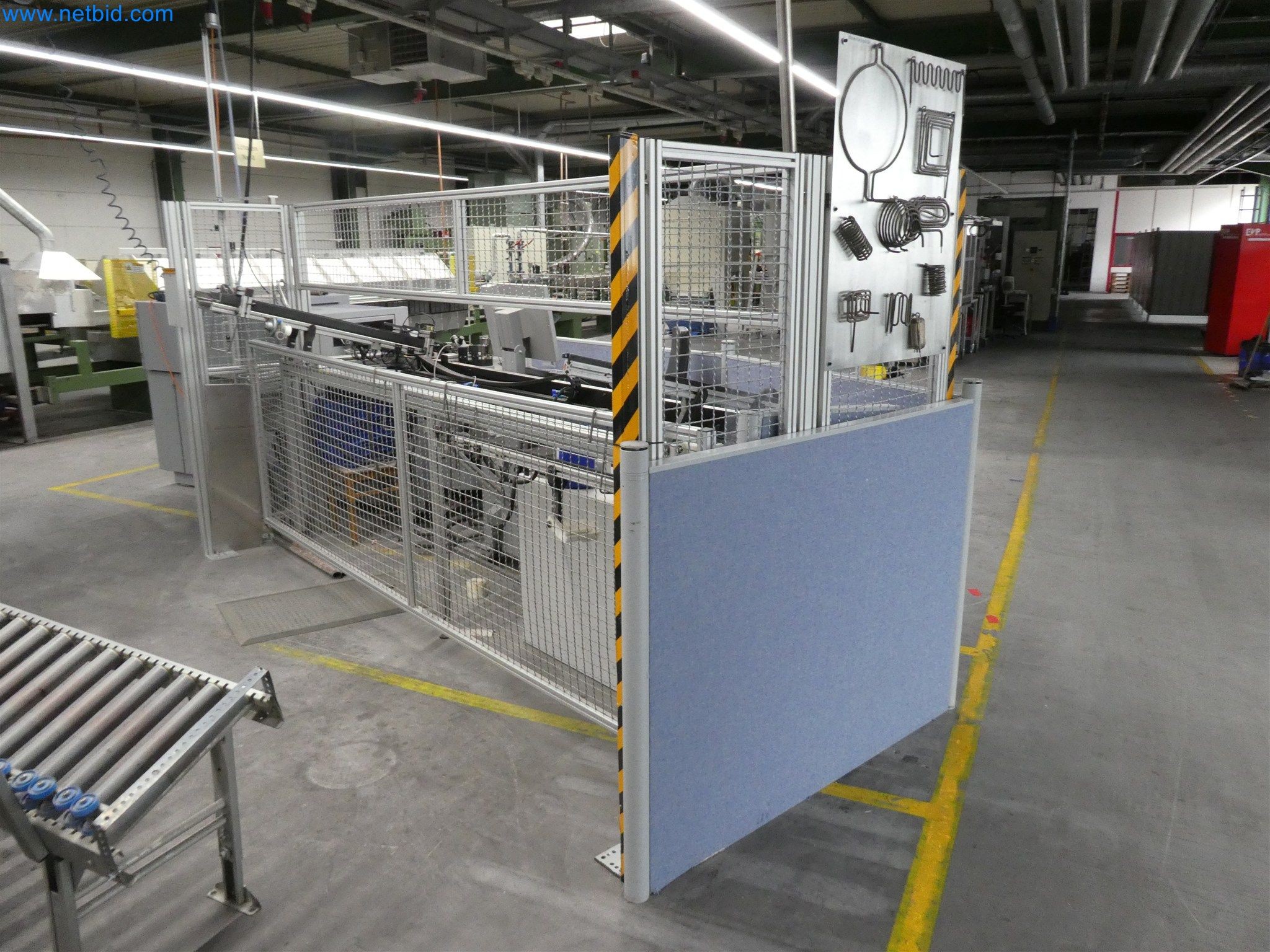 Máquinas de moldagem por injeção, máquinas CNC e linhas de montagem para elementos de aquecimento e componentes automóveis-12