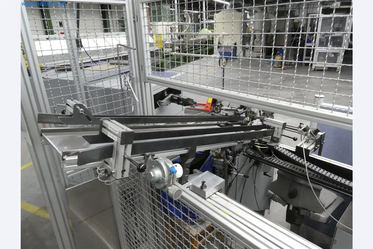 Máquinas de moldagem por injeção, máquinas CNC e linhas de montagem para elementos de aquecimento e componentes automóveis-13