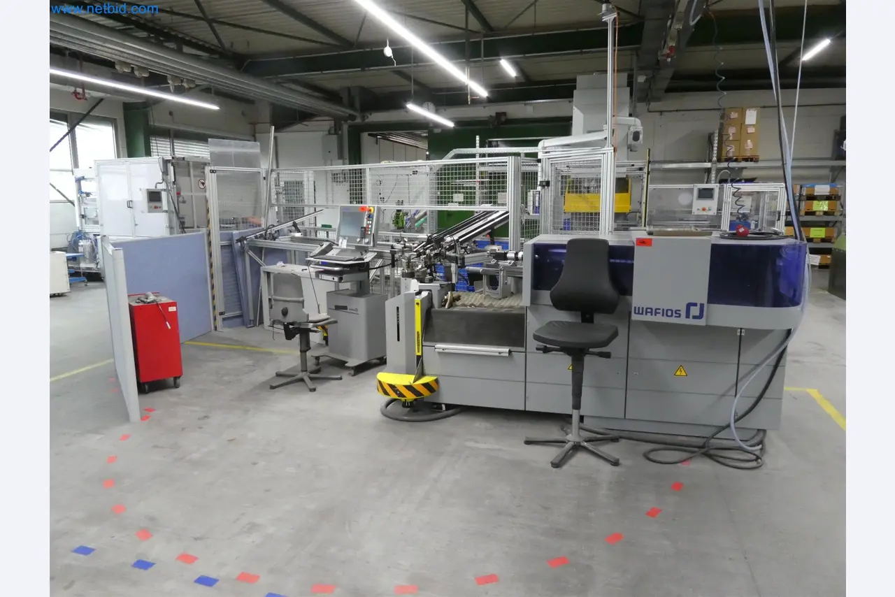 Máquinas de moldagem por injeção, máquinas CNC e linhas de montagem para elementos de aquecimento e componentes automóveis-1