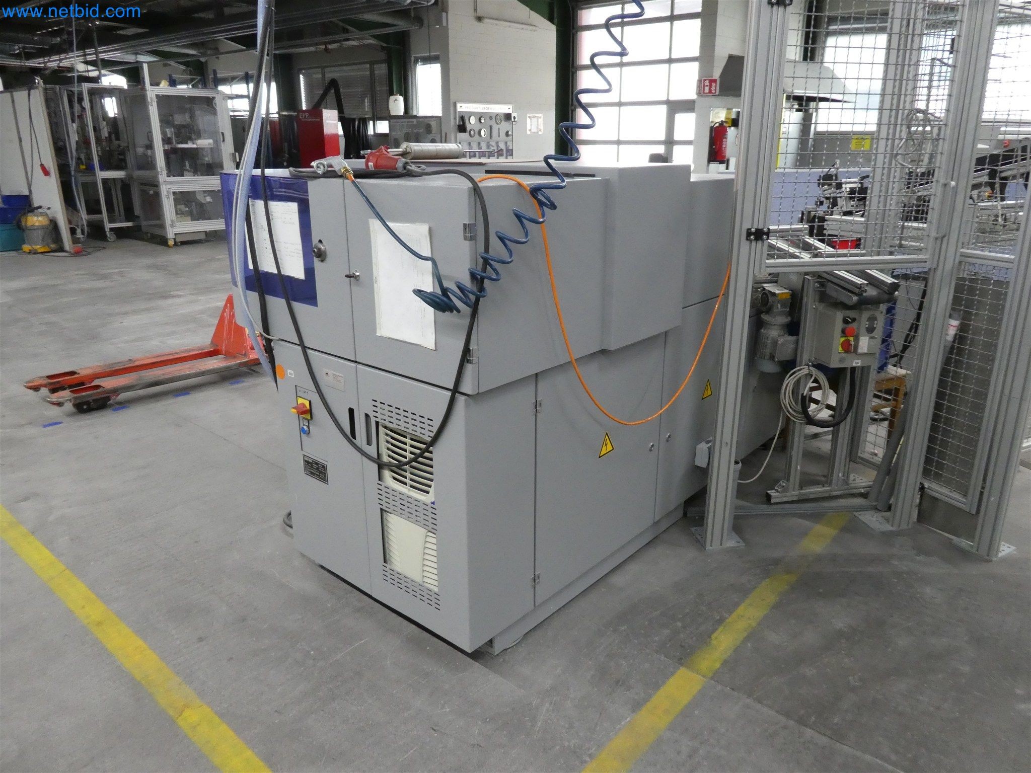 Máquinas de moldagem por injeção, máquinas CNC e linhas de montagem para elementos de aquecimento e componentes automóveis-3