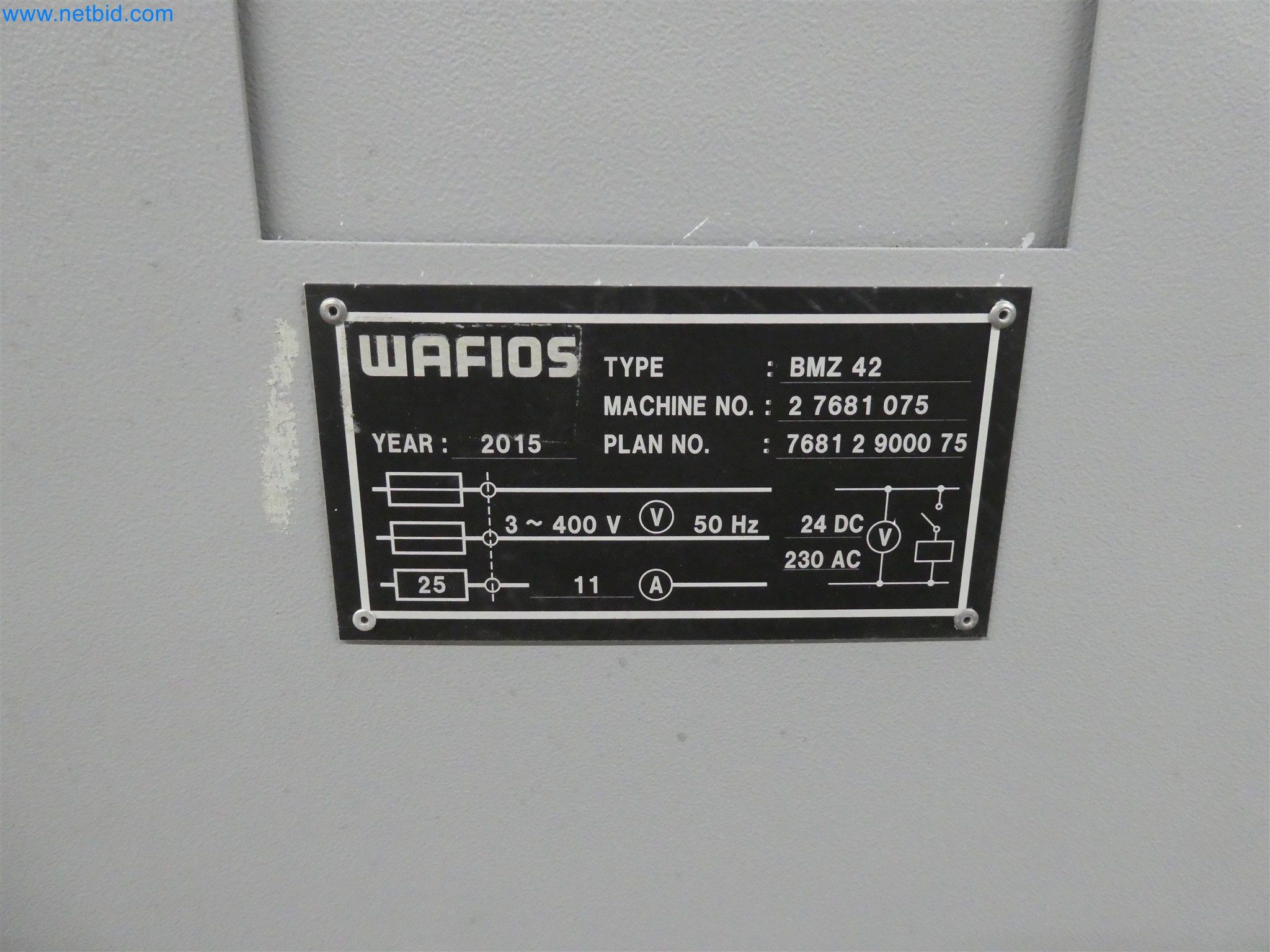 Máquinas de moldagem por injeção, máquinas CNC e linhas de montagem para elementos de aquecimento e componentes automóveis-6