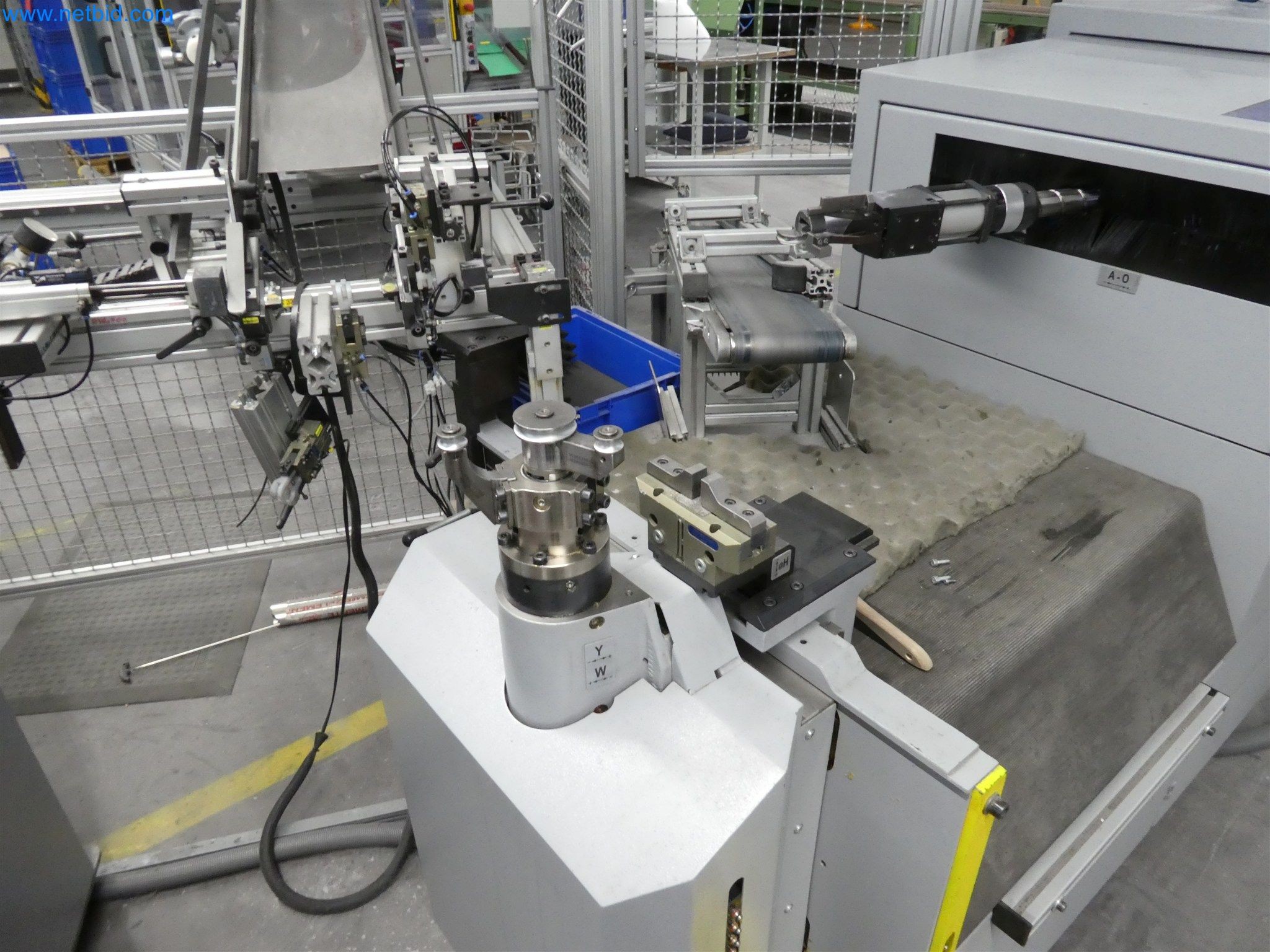 Máquinas de moldagem por injeção, máquinas CNC e linhas de montagem para elementos de aquecimento e componentes automóveis-7