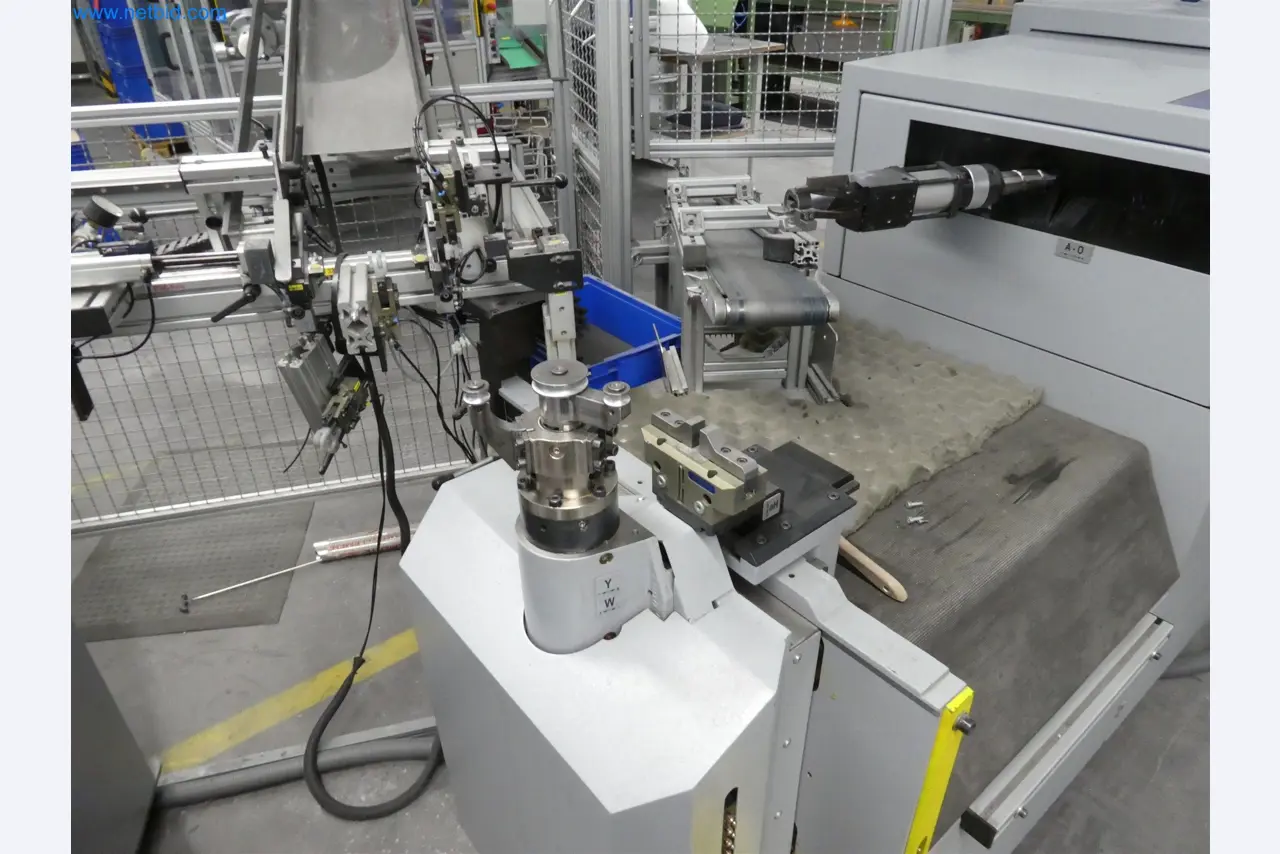 Máquinas de moldagem por injeção, máquinas CNC e linhas de montagem para elementos de aquecimento e componentes automóveis-7