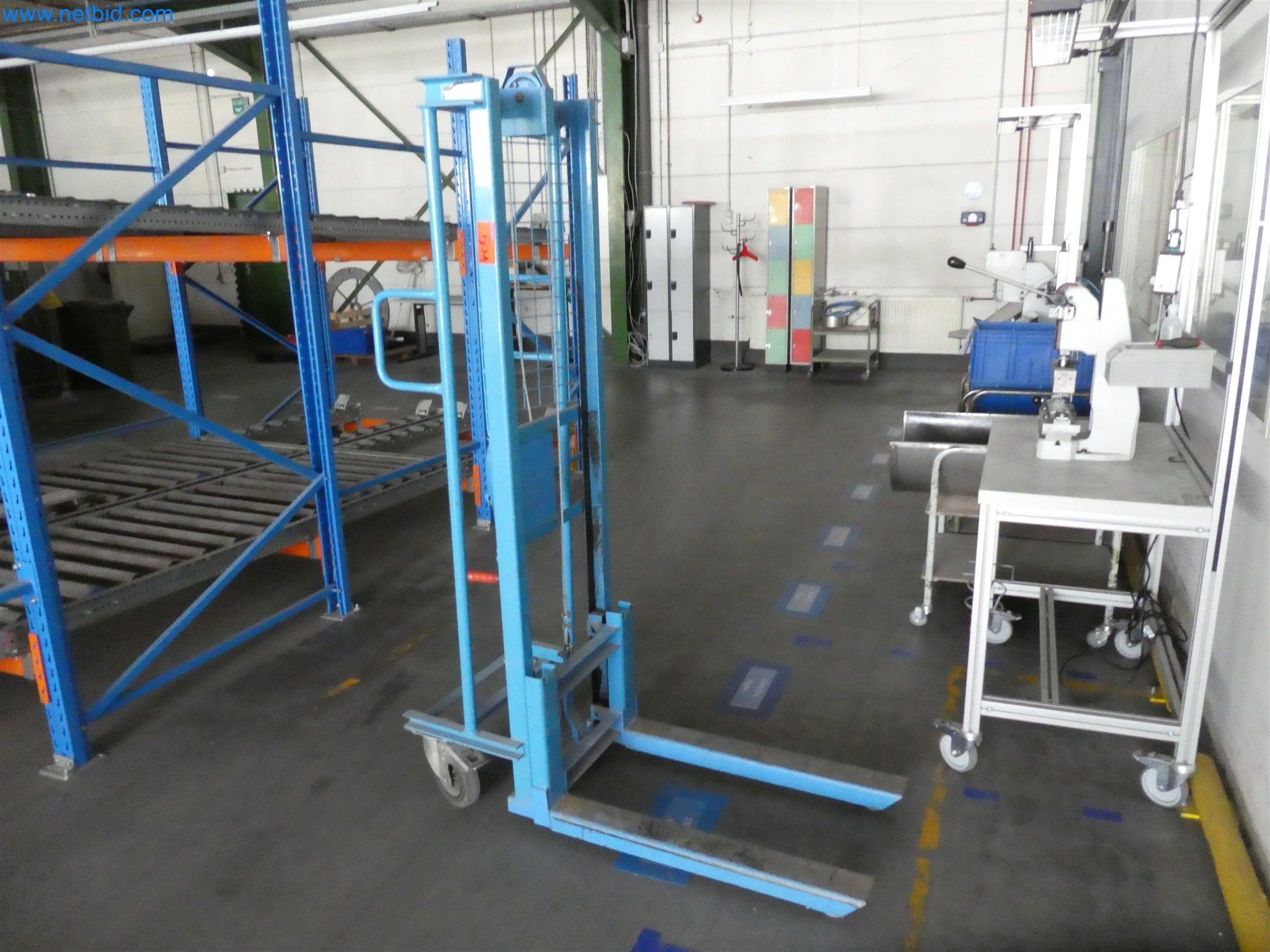 Machines de moulage par injection, machines CNC & lignes d'assemblage pour les éléments chauffants et les composants automobiles-1