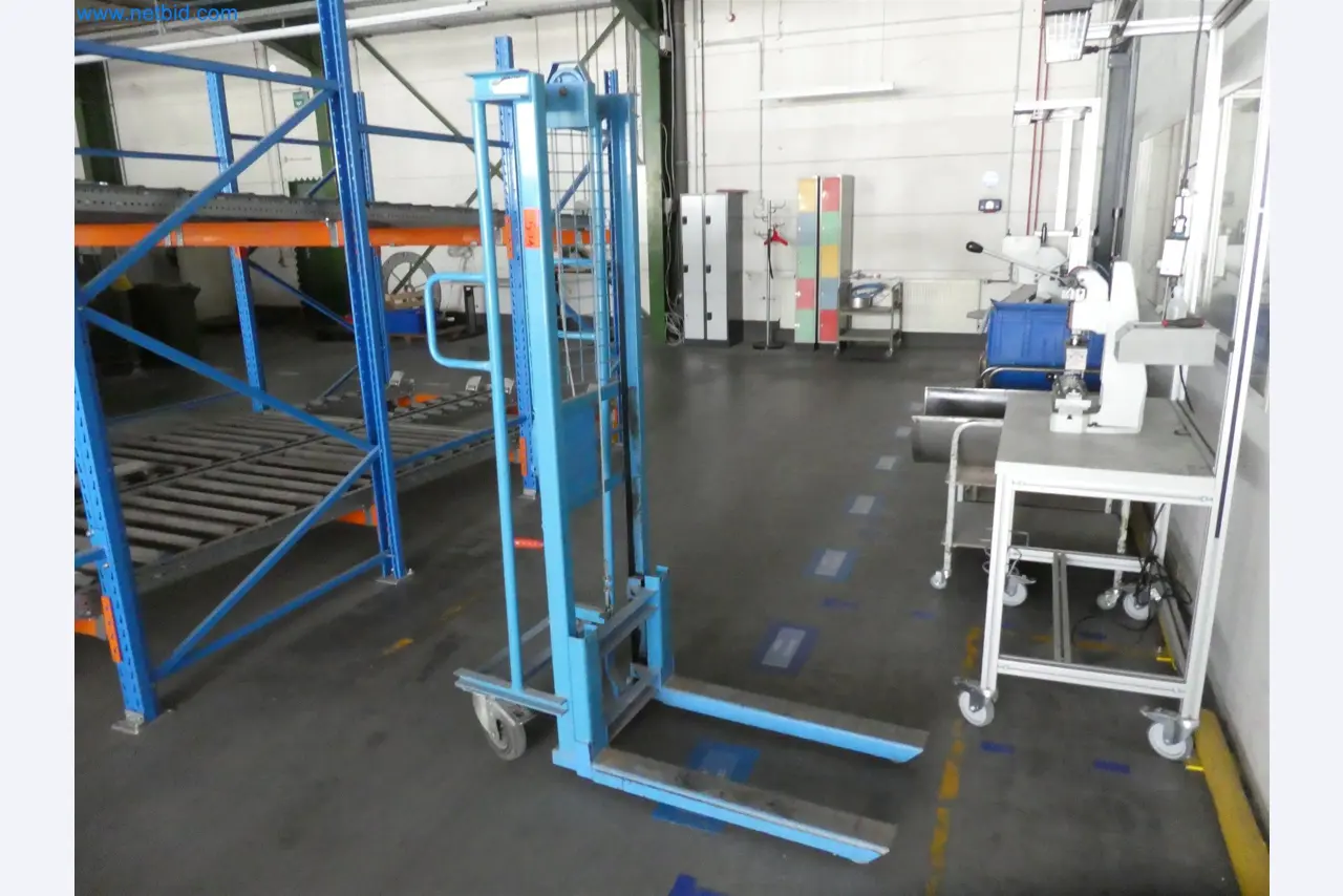 Machines de moulage par injection, machines CNC & lignes d'assemblage pour les éléments chauffants et les composants automobiles-1