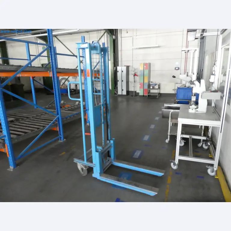 Machines de moulage par injection, machines CNC & lignes d'assemblage pour les éléments chauffants et les composants automobiles-1