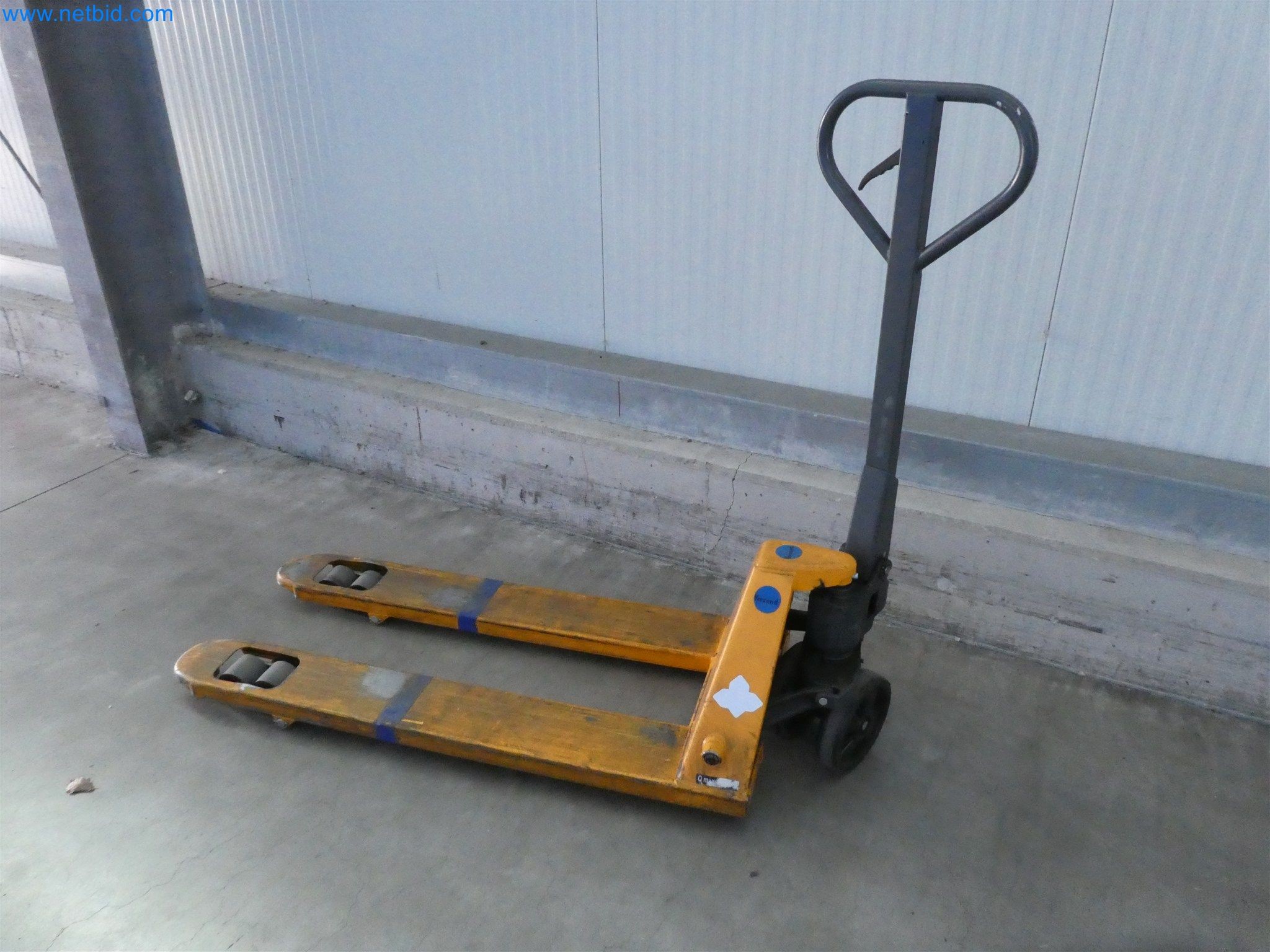 Machines de moulage par injection, machines CNC & lignes d'assemblage pour les éléments chauffants et les composants automobiles-1