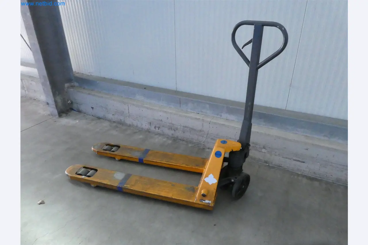 Machines de moulage par injection, machines CNC & lignes d'assemblage pour les éléments chauffants et les composants automobiles-1