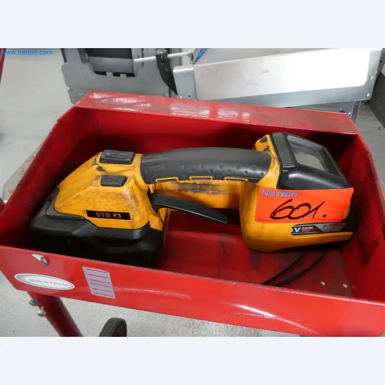 Machines de moulage par injection, machines CNC & lignes d'assemblage pour les éléments chauffants et les composants automobiles-2