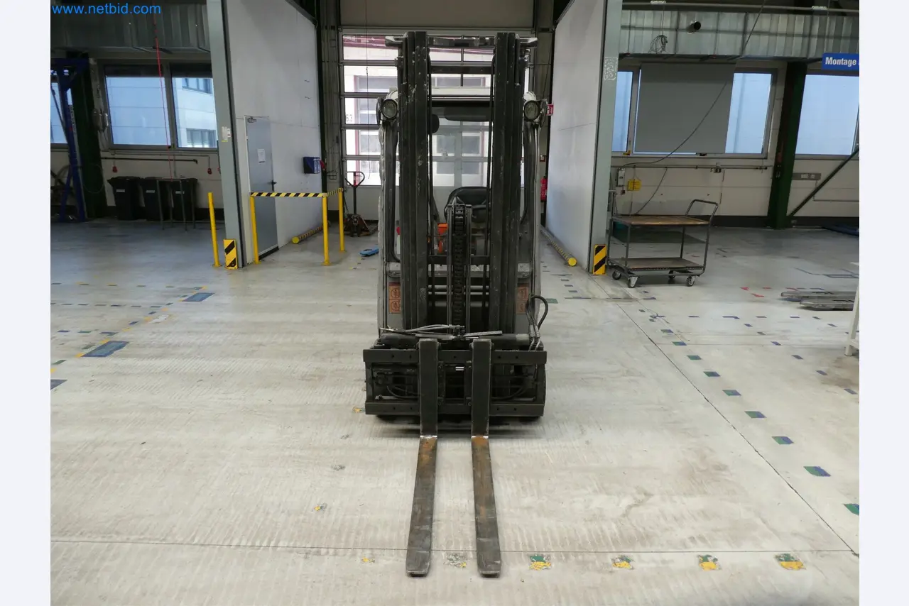 Máquinas de moldagem por injeção, máquinas CNC e linhas de montagem para elementos de aquecimento e componentes automóveis-3
