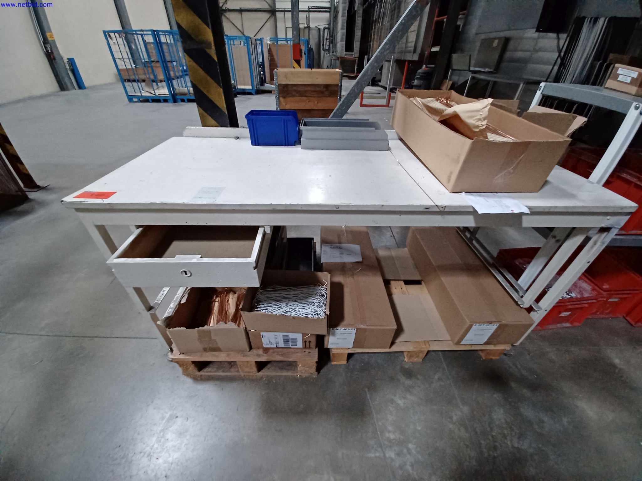 Machines of a lighting manufacturer for metalworking with accessories, continuous painting system, high-bay racking, industrial trucks, vehicles, IT and office equipment-1