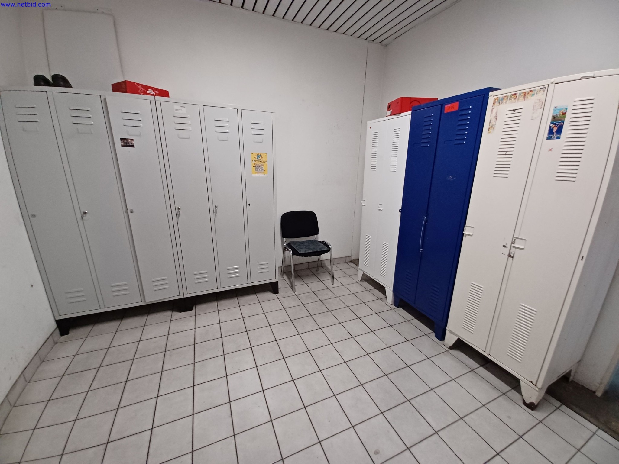 Machines of a lighting manufacturer for metalworking with accessories, continuous painting system, high-bay racking, industrial trucks, vehicles, IT and office equipment-1