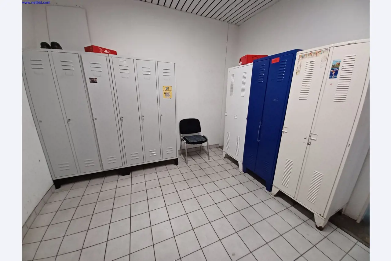 Machines of a lighting manufacturer for metalworking with accessories, continuous painting system, high-bay racking, industrial trucks, vehicles, IT and office equipment-1