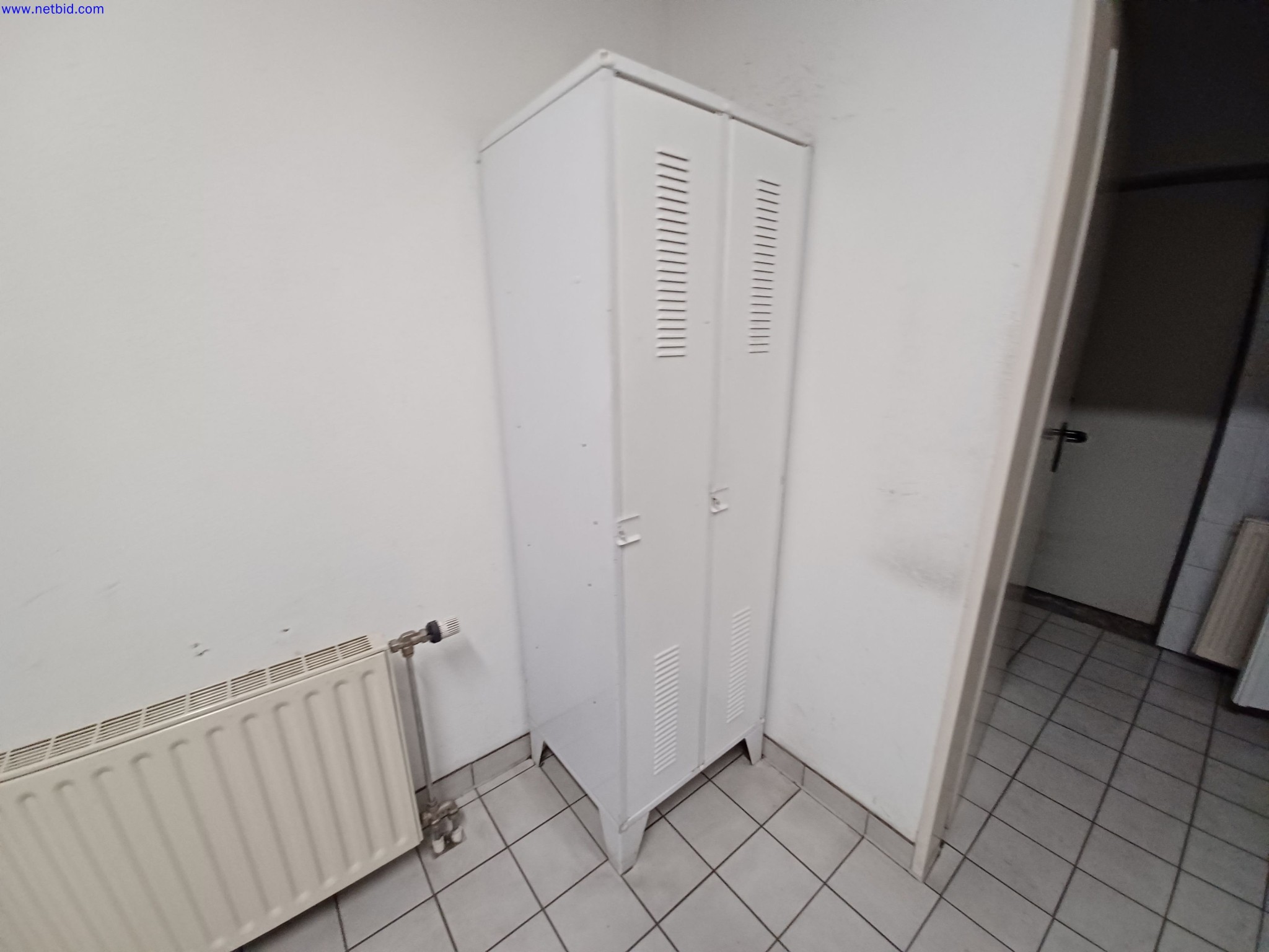 Machines of a lighting manufacturer for metalworking with accessories, continuous painting system, high-bay racking, industrial trucks, vehicles, IT and office equipment-2