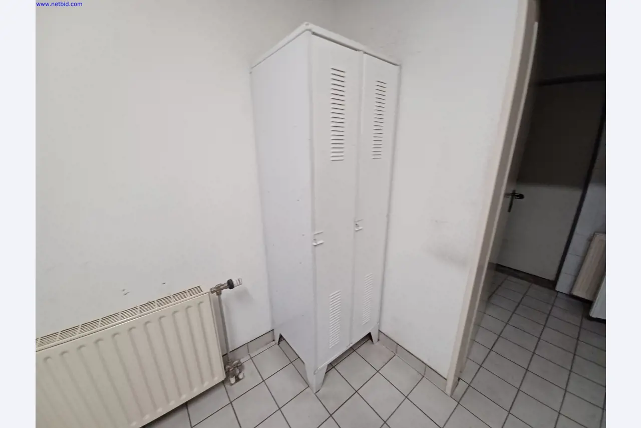 Machines of a lighting manufacturer for metalworking with accessories, continuous painting system, high-bay racking, industrial trucks, vehicles, IT and office equipment-2